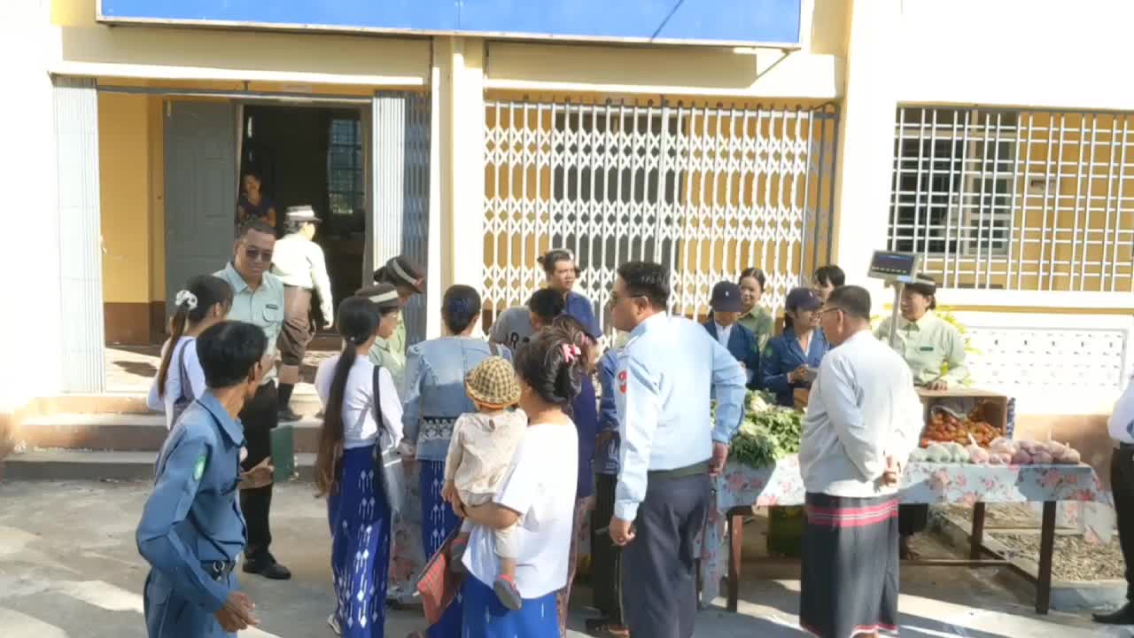 ဝါးခယ်မမြို့နယ်တွင် အခြေခံစားသောက်ကုန်များအား စျေးနှုန်းသက်သာစွ...