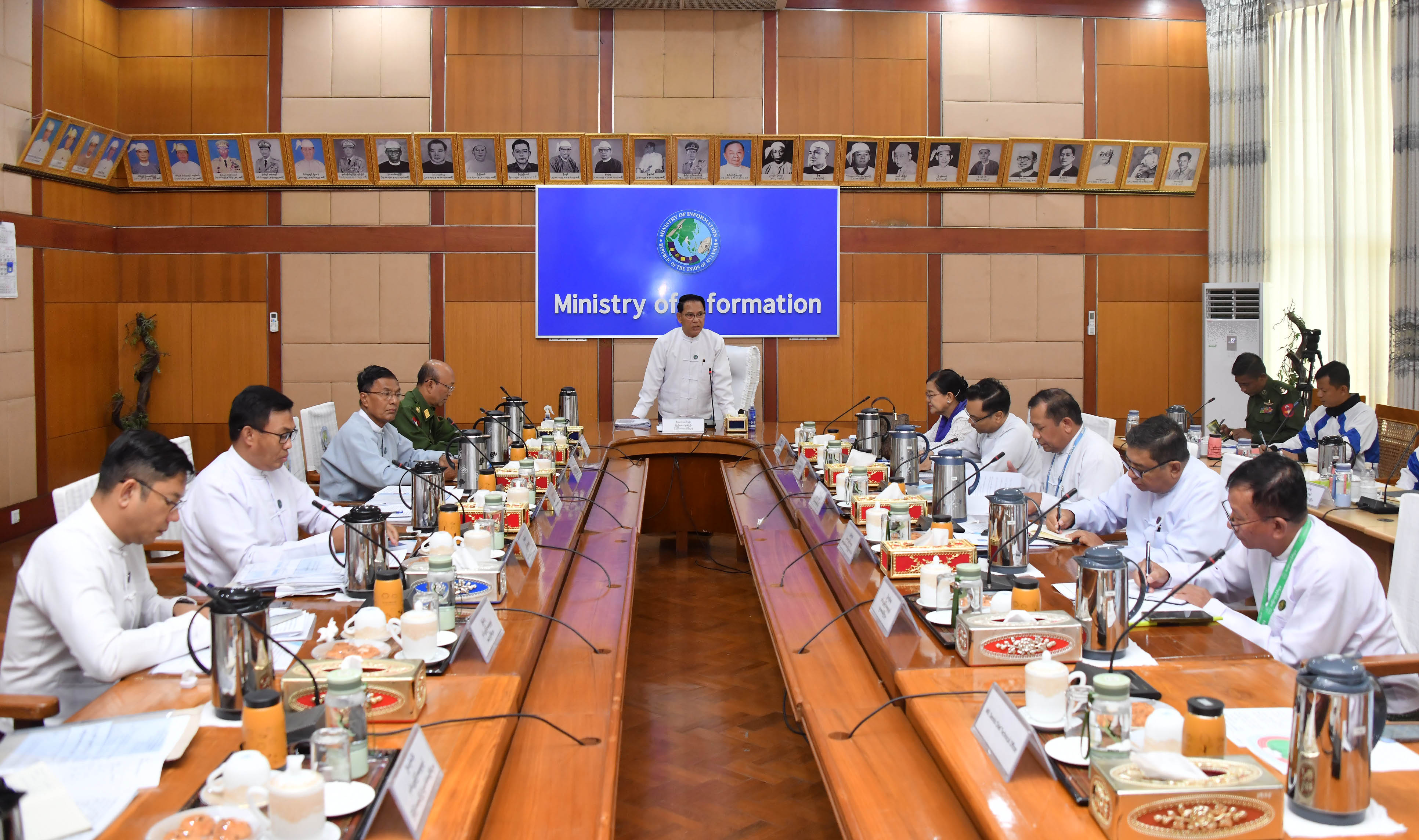 ပြည်ထောင်စုဝန်ကြီး ဦးမောင်မောင်အုန်း