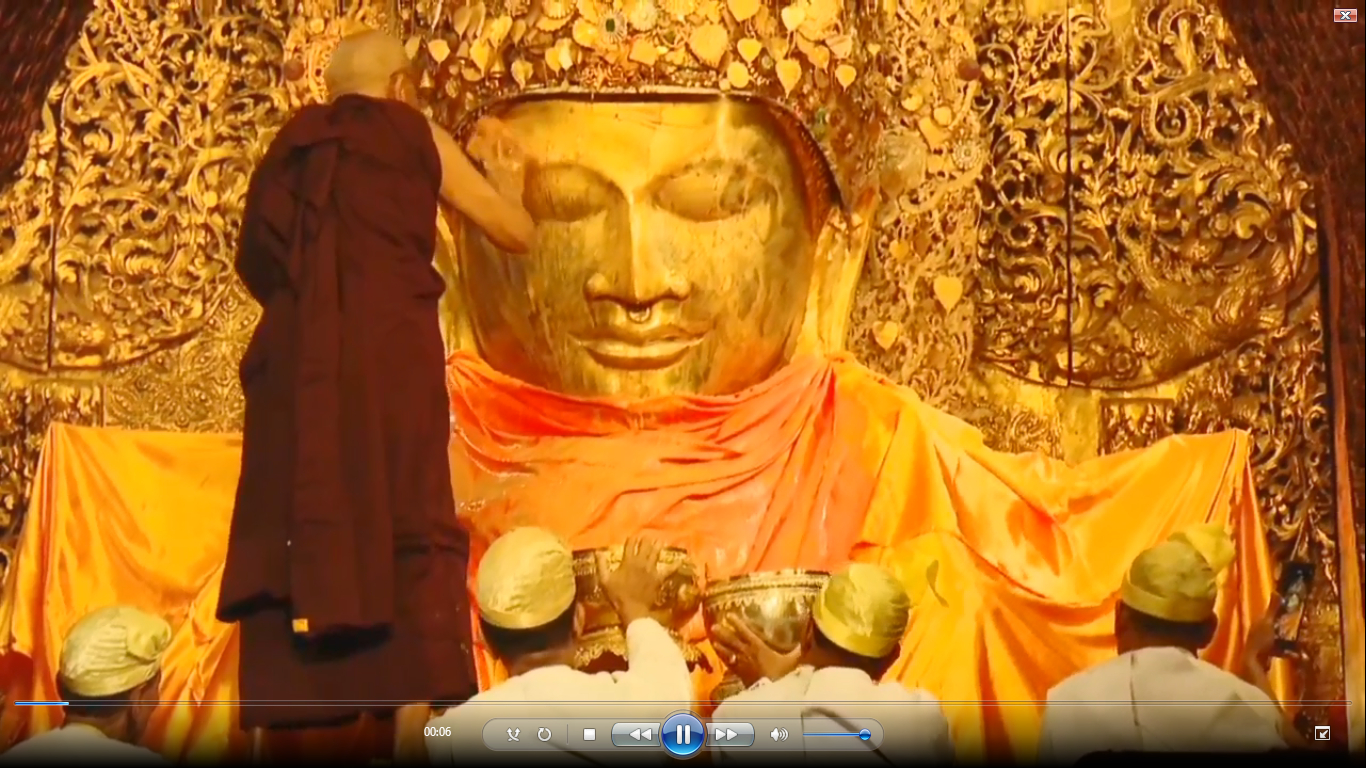မဟာမုနိဘုရားကြီးရှိ နံ့သာဆောင်မှာ အနယ်နယ်အရပ်ရပ်မှ နံ့သာသွေးကုသိ...